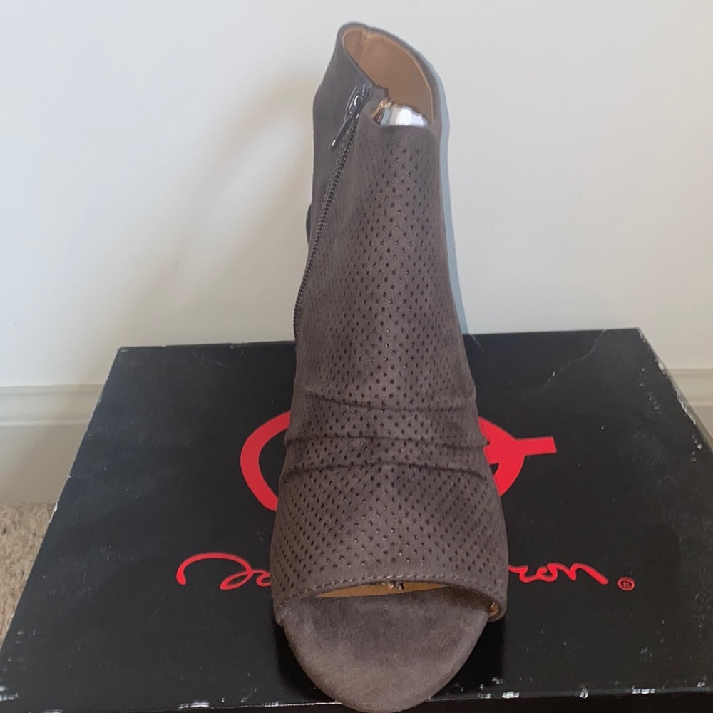 BRAND NEW SHOES, Perfect for a Date Night or Dressy Occasion! David Aaron Heels